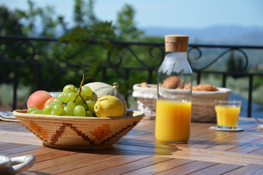 Petit déjeuner en terrasse